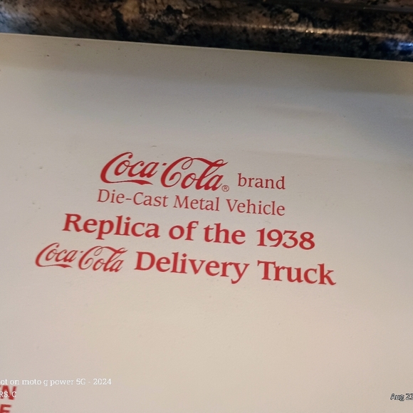 Rare collector's item Coca-Cola diecast metal vehicle replica of a 1938 Coke - Picture 13 of 13